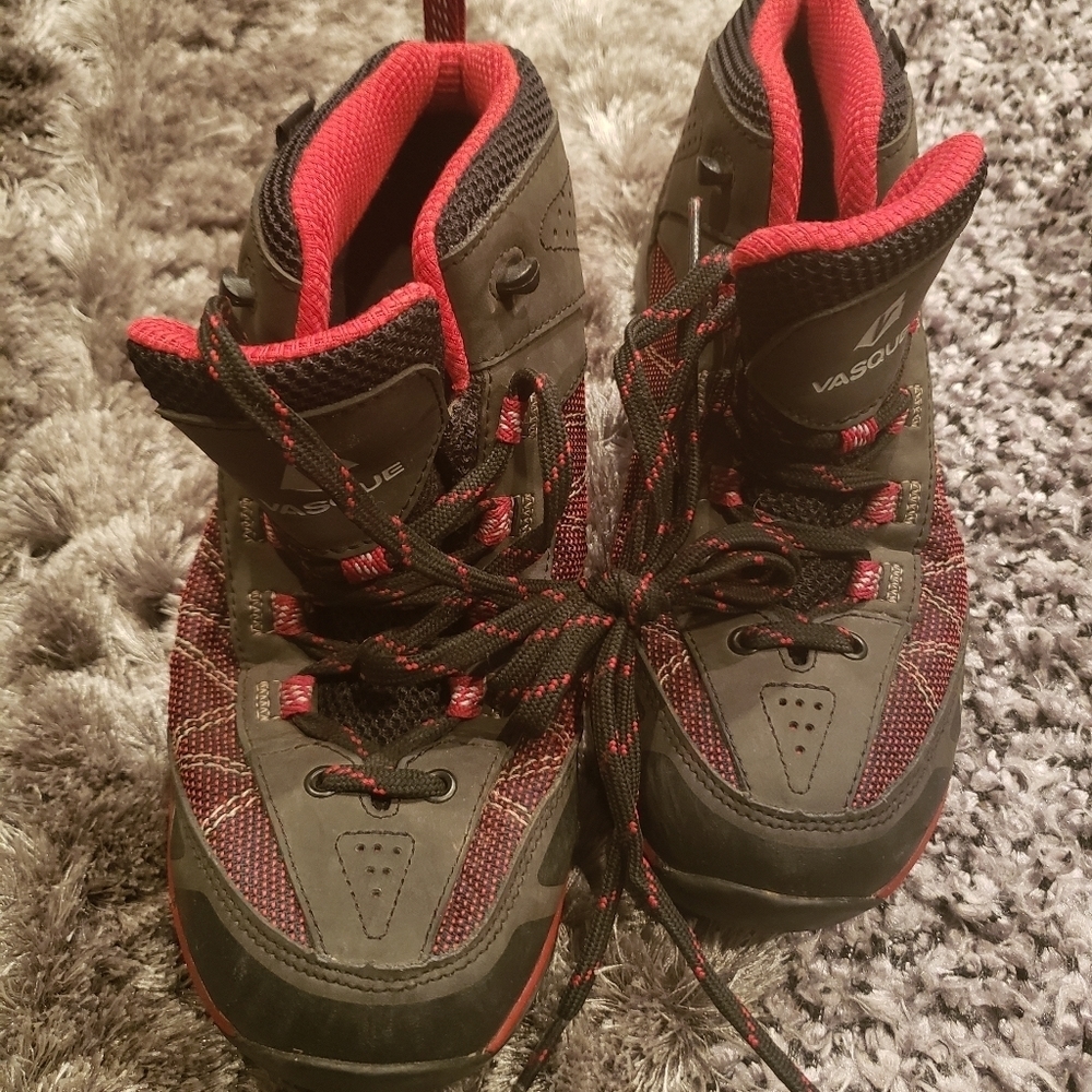 Vasque Mens Hiking Boots Ultradry Red Black